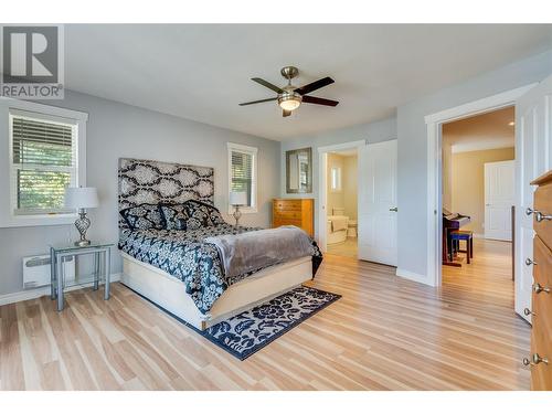 10718 Pinecrest Road, Vernon, BC - Indoor Photo Showing Bedroom