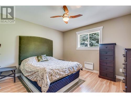 10718 Pinecrest Road, Vernon, BC - Indoor Photo Showing Bedroom