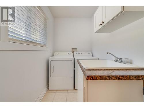 10718 Pinecrest Road, Vernon, BC - Indoor Photo Showing Laundry Room