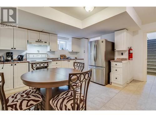 10718 Pinecrest Road, Vernon, BC - Indoor Photo Showing Kitchen