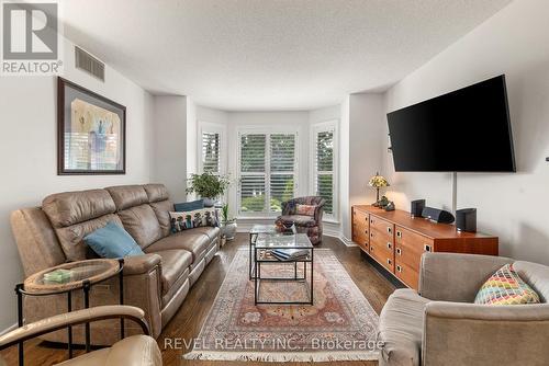 17 Island Bay Drive, Kawartha Lakes (Bobcaygeon), ON - Indoor Photo Showing Living Room