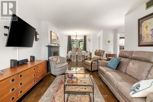 17 Island Bay Drive, Kawartha Lakes (Bobcaygeon), ON - Indoor Photo Showing Living Room