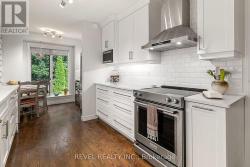 17 Island Bay Drive, Kawartha Lakes (Bobcaygeon), ON - Indoor Photo Showing Kitchen With Upgraded Kitchen