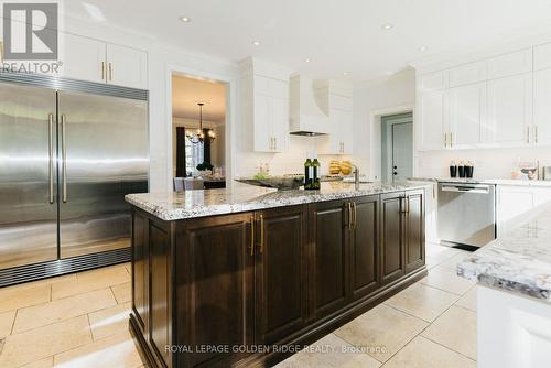 8 Greenvalley Circle, Whitchurch-Stouffville, ON - Indoor Photo Showing Kitchen With Upgraded Kitchen