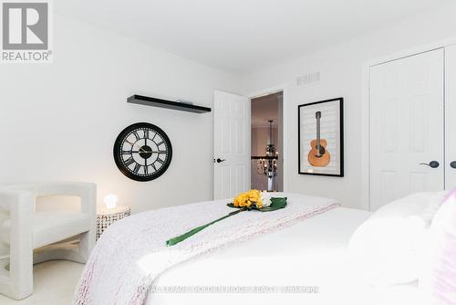 8 Greenvalley Circle, Whitchurch-Stouffville, ON - Indoor Photo Showing Bedroom