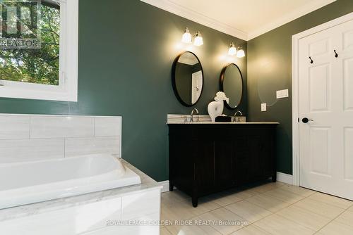 8 Greenvalley Circle, Whitchurch-Stouffville, ON - Indoor Photo Showing Bathroom