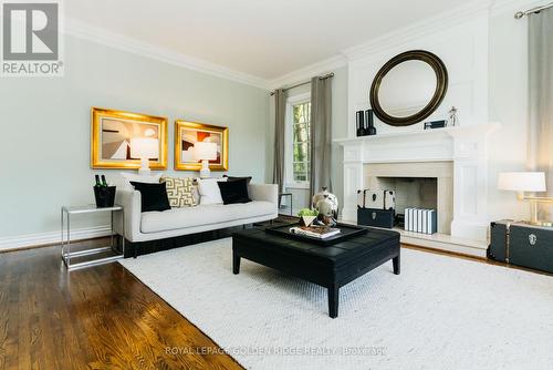 8 Greenvalley Circle, Whitchurch-Stouffville, ON - Indoor Photo Showing Living Room With Fireplace