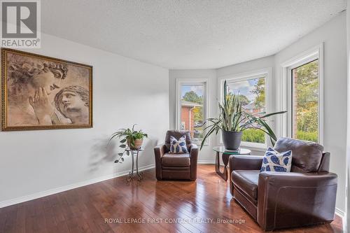 298 Livingstone Street W, Barrie (Northwest), ON - Indoor Photo Showing Living Room