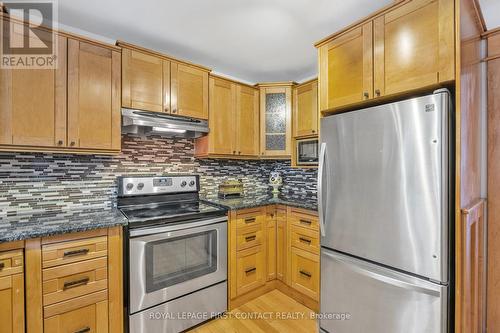 298 Livingstone Street W, Barrie, ON - Indoor Photo Showing Kitchen