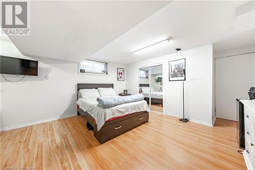 38 Meadowpoint Drive, Hamilton, ON - Indoor Photo Showing Bedroom