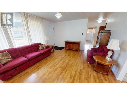 811 Glen  Drive, Trail, BC - Indoor Photo Showing Living Room