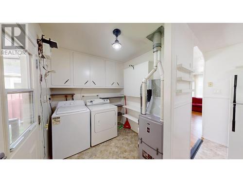 811 Glen  Drive, Trail, BC - Indoor Photo Showing Laundry Room