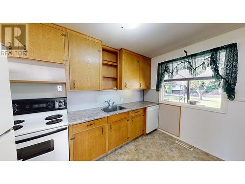 811 Glen  Drive, Trail, BC - Indoor Photo Showing Kitchen