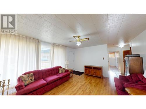 811 Glen  Drive, Trail, BC - Indoor Photo Showing Living Room