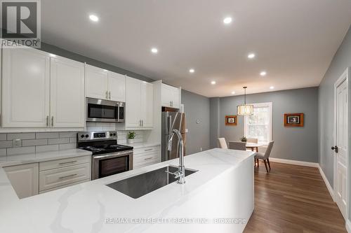 10086 Hedley Drive, Middlesex Centre (Ilderton), ON - Indoor Photo Showing Kitchen With Upgraded Kitchen