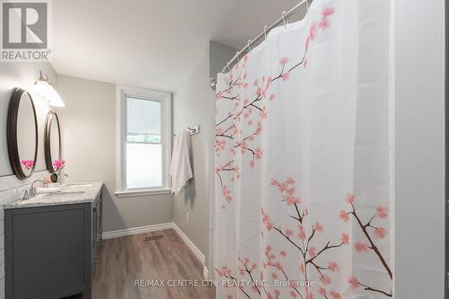 10086 Hedley Drive, Middlesex Centre (Ilderton), ON - Indoor Photo Showing Bathroom