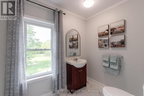 10086 Hedley Drive, Middlesex Centre (Ilderton), ON - Indoor Photo Showing Bathroom