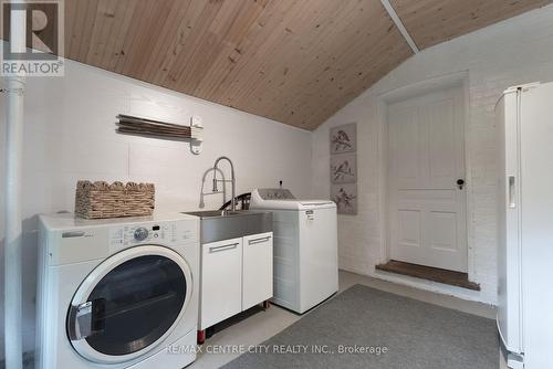 10086 Hedley Drive, Middlesex Centre (Ilderton), ON - Indoor Photo Showing Laundry Room