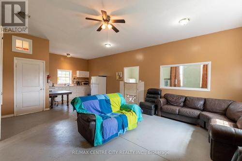 10086 Hedley Drive, Middlesex Centre (Ilderton), ON - Indoor Photo Showing Living Room