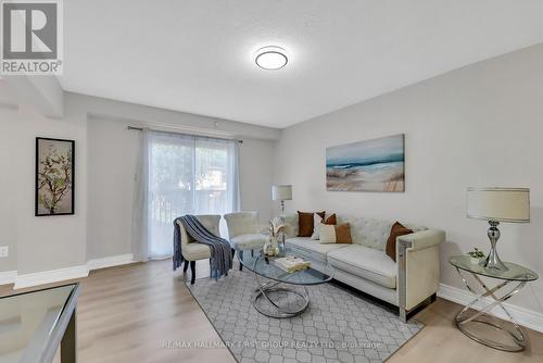 1123 Cedarcroft Crescent, Pickering, ON - Indoor Photo Showing Living Room