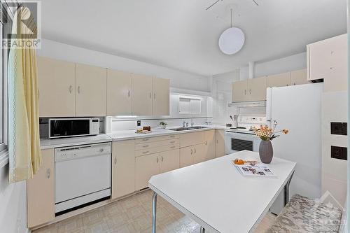 3 Greenhill Way, Ottawa, ON - Indoor Photo Showing Kitchen With Double Sink