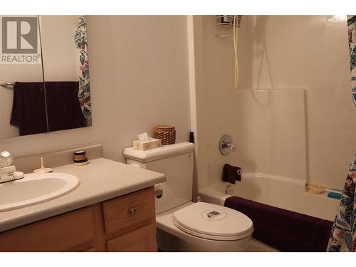 2424 Bradley Drive, Armstrong, BC - Indoor Photo Showing Bathroom