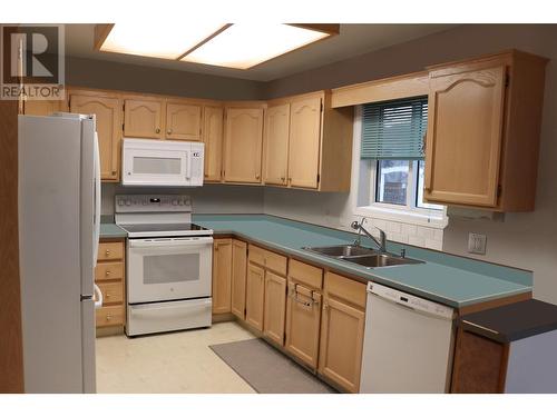 2424 Bradley Drive, Armstrong, BC - Indoor Photo Showing Kitchen With Double Sink