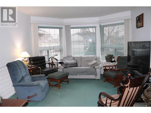 2424 Bradley Drive, Armstrong, BC - Indoor Photo Showing Living Room