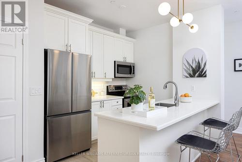 406 - 980 Yonge Street, Toronto, ON - Indoor Photo Showing Kitchen