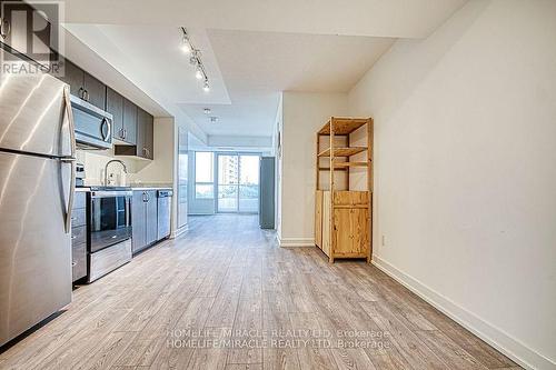 402 - 10 Wilby Crescent, Toronto, ON - Indoor Photo Showing Kitchen