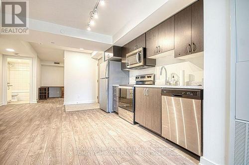 402 - 10 Wilby Crescent, Toronto, ON - Indoor Photo Showing Kitchen