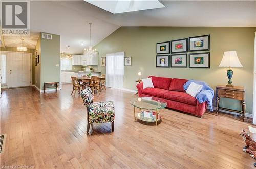 264 Newport Place, Waterloo, ON - Indoor Photo Showing Living Room