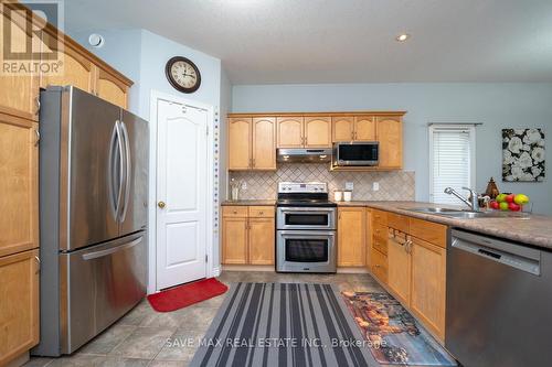 81 Shephard Avenue S, New Tecumseth, ON - Indoor Photo Showing Kitchen With Double Sink