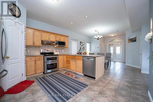 81 Shephard Avenue S, New Tecumseth, ON - Indoor Photo Showing Kitchen