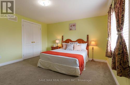 81 Shephard Avenue S, New Tecumseth, ON - Indoor Photo Showing Bedroom