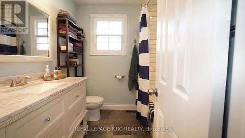 135 Pinehurst Drive, Welland, ON - Indoor Photo Showing Bathroom