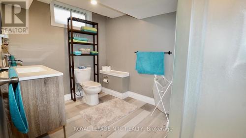 135 Pinehurst Drive, Welland, ON - Indoor Photo Showing Bathroom