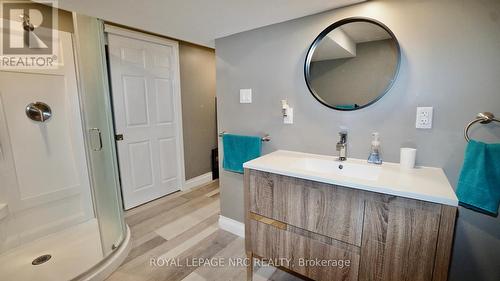 135 Pinehurst Drive, Welland, ON - Indoor Photo Showing Bathroom