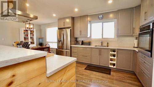 135 Pinehurst Drive, Welland, ON - Indoor Photo Showing Kitchen With Stainless Steel Kitchen