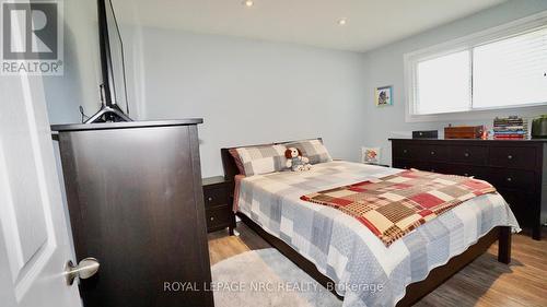 135 Pinehurst Drive, Welland, ON - Indoor Photo Showing Bedroom