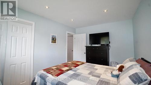 135 Pinehurst Drive, Welland, ON - Indoor Photo Showing Bedroom