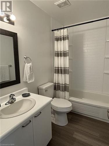 Main Bathroom! - 65 Dorchester Boulevard Unit# 72, St. Catharines, ON - Indoor Photo Showing Bathroom