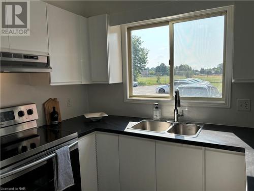 Bright Kitchen! - 65 Dorchester Boulevard Unit# 72, St. Catharines, ON - Indoor Photo Showing Kitchen With Double Sink