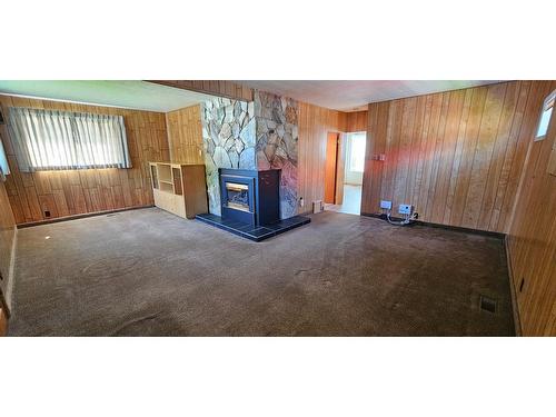 462 6Th Avenue, Kimberley, BC - Indoor With Fireplace