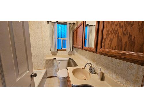 6 Wallinger Avenue, Kimberley, BC - Indoor Photo Showing Bathroom