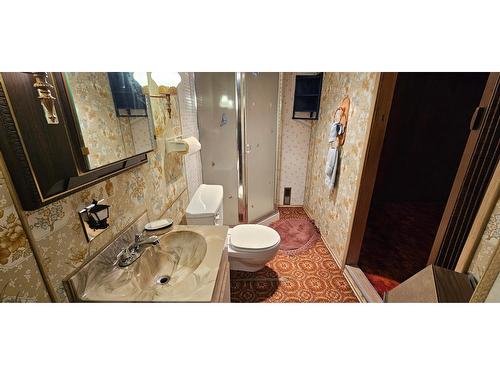 6 Wallinger Avenue, Kimberley, BC - Indoor Photo Showing Bathroom