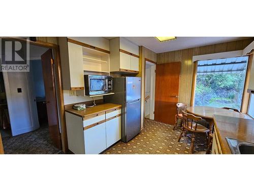 6 Wallinger  Avenue, Kimberley, BC - Indoor Photo Showing Kitchen