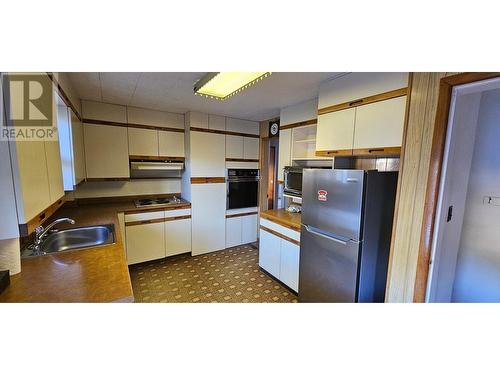 6 Wallinger  Avenue, Kimberley, BC - Indoor Photo Showing Kitchen