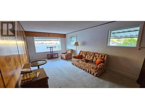 6 Wallinger Avenue, Kimberley, BC - Indoor Photo Showing Living Room