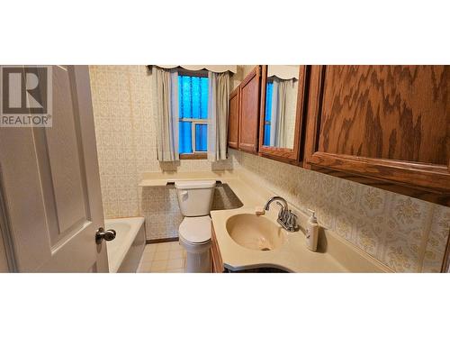 6 Wallinger  Avenue, Kimberley, BC - Indoor Photo Showing Bathroom